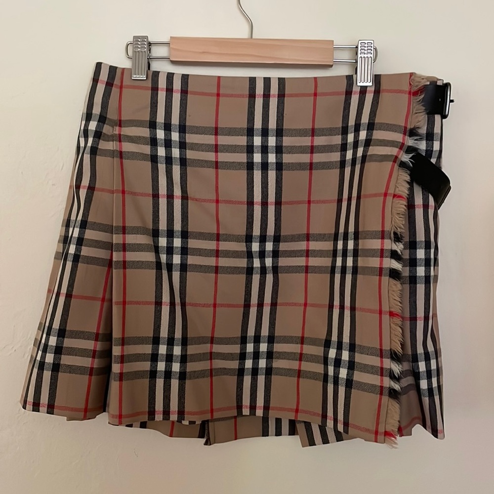 Burberry plaid wool mini skirt with leather buckles and original pin US size 6